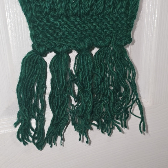 Handmade Cable Knit Elegant Green Scarf With Fringe - Picture 5 of 5